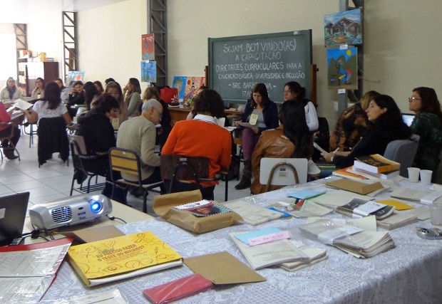 Cerca de 80 profissionais da Educação participam da capacitação. Foto: Arquivo da SRE 