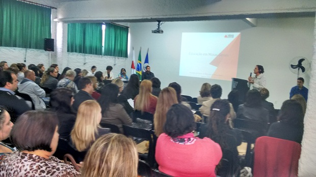 Reunião é conduzida pela pela subsecretária de Desenvolvimento da Educação Básica, Augusta Mendonça. Crédito: Divulgação SRE Pouso Alegre