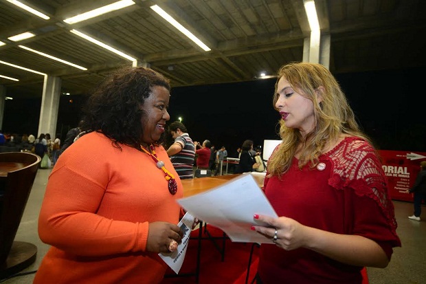 Em sua fala, secretária de Estado de Educação, Macaé Evaristo destacou esse é um momento importante para a recuperação da educação no Estado. Crédito:Wellington Pedro/imprensa/MG 
