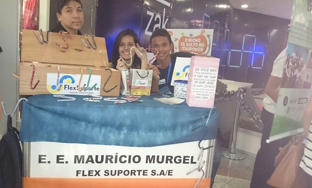 Miniempresa dos alunos da Escola Estadual Maurício Murgel produziu um suporte para mochila. Foto:Divulgação  Junior Achievement 