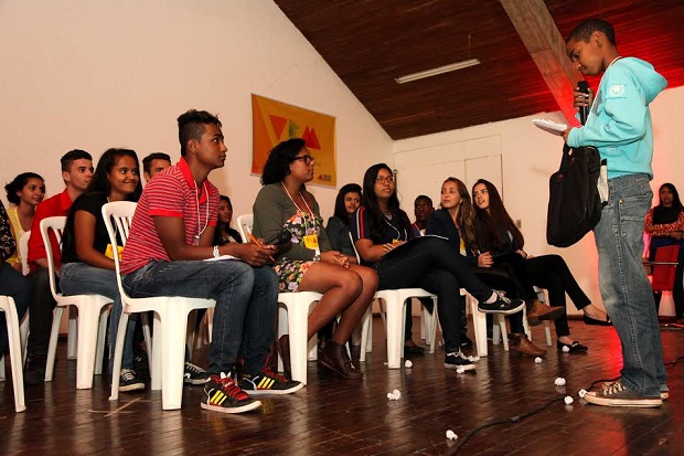 Ao final do dia de ontem, alunos fizeram apresentações artísticas abordando o que foi discutido. Foto: Veronica Manevy/ Imprensa MG
