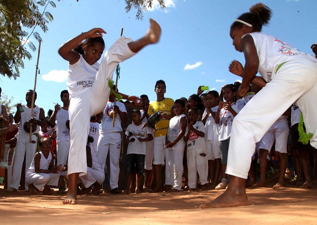Durante agenda no norte de Minas, secretária de Estado de Educação Macaé Evaristo visitou três comunidades quilombolas. Foto: Marcelo Sant'Anna/Imprensa MG