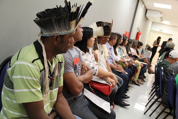 Lideranças indígenas participam da elaboração de documento para a criação da Comissão Estadual de Educação Escolar Indígena de Minas Gerais. Crédito: Hudson Menezes ACS/SEE