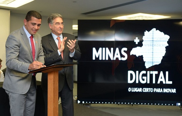 O governador Fernando Pimentel e o secretário de Ciência, Tecnologia e Ensino Superior, Miguel Corrêa. Foto: Manoel Marques/Imprensa MG