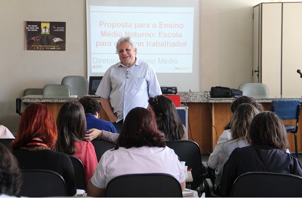 Aproximar as práticas pedagógicas ao mundo do trabalho é um dos desafios para o ensino noturno. Crédito: Hudson Menezes ACS/SEE