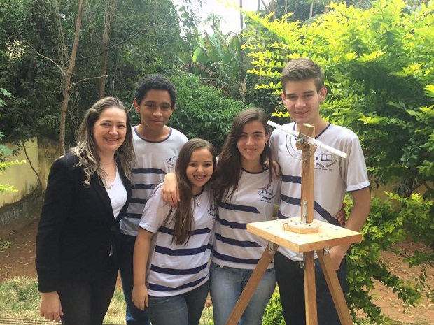 A equipe que representa a escola mineira é coordenada pela professora de Geografia, Cristina Maria Soares, e pelos alunos Rafael Pena, Dayane Ponciano, Ítalo Dias e Larissa Onilis. Foto: Arquivo da Escola