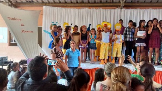 Mensalmente, a escola promove um recital de poesias.Crédito:Arquivo da escola