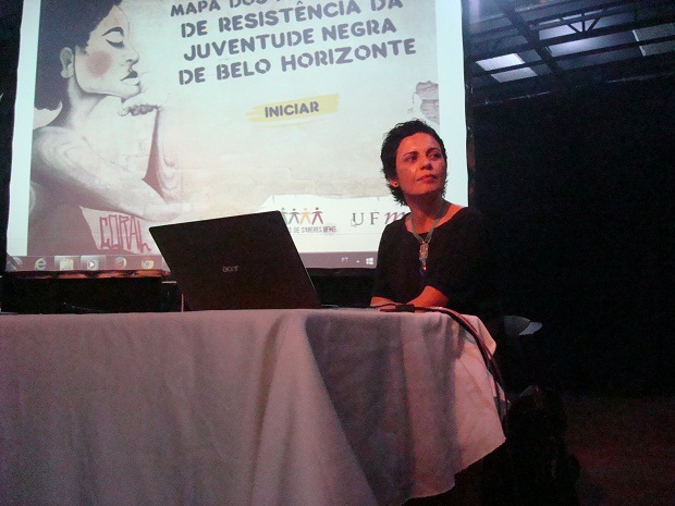 Para a professora Cláudia Mayorca há uma grande desconexão entre a vivência local do jovem negro  e a sua experiência na Universidade. Foto: Mônica Profeta ACS/SEE