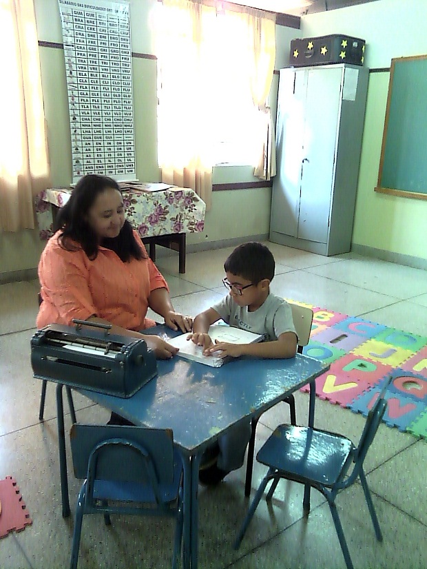 Os conteúdos curriculares passaram a ser trabalhados com materiais concretos, sobretudo na Matemática. Foto: Divulgação SEE