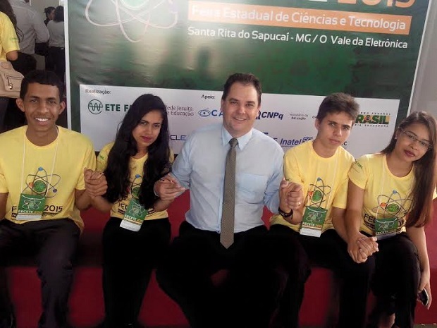 Alunos da  Escola Estadual Técnico Industrial Professor Fontes apresentaram projeto na feira. Foto: Arquivo da escola 