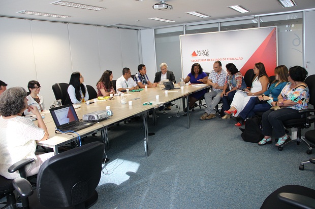 Professores se reuniram com a secretária Macaé Evaristo. Foto: Lígia Souza ACS/SEE
