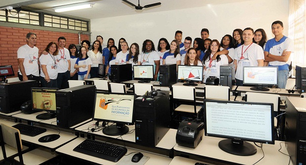 Lançamento do guia foi feito na Escola Estadual Mendes Pimentel, em Belo Horizonte. Foto: Osvaldo Afonso/Imprensa MG