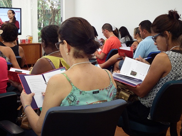 O programa tem como objetivo a capacitação de educadores para a exploração da experiência de visitação ao Instituto Inhotim. Foto: Andréia Lemos