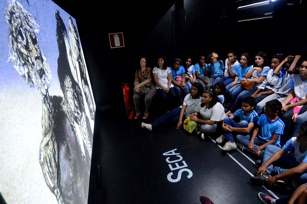 Na visita, os alunos foram acompanhados de diretores, professores, servidores da escola, pais e moradores das comunidades rurais de Bambus, Vista Alegre, Padre João, Mandemes, Serra Negra e Fazenda Arroio. Foto: Omar Freire/Imprensa MG