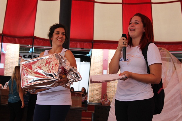 Primeiro lugar da categoria ensino fundamental foi para a Escola Estadual Tomás Brandão que apresentou o trabalho ‘Psicologia em questão: um estudo com a comunidade escolar Tomás Brandão’. Foto: Zirlene Lemos/UFMG