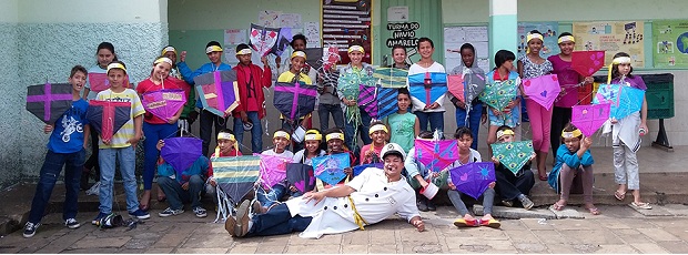 O professor-capitão e a turma do navio amarelo: aulas em ritmo de aventura. Foto: Divulgação