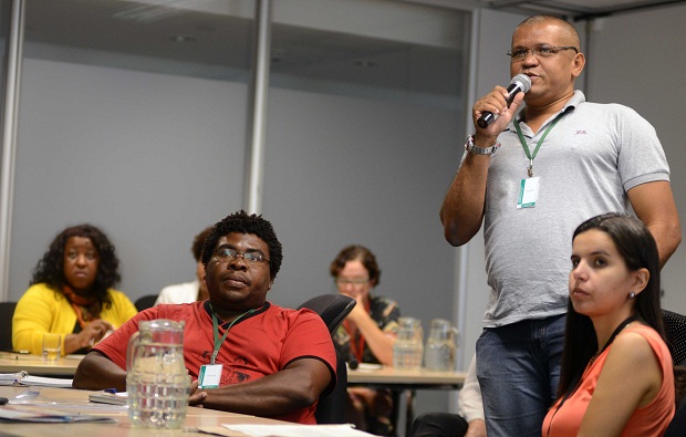 Representantes da Associação Mineira das Escolas Famílias Agrícolas (AMEFA), Idalino Firmino dos Santos apresentou um histórico dos estudos sobre educação do campo no Estado. Foto: Crédito: Henrique Chendes /Imprensa MG
