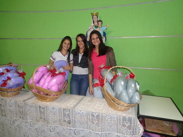 Em 2014, os alunos da Escola Estadual Dona Antônia Valadares produziram uma almofada para viagem. Crédito: Arquivo Escola