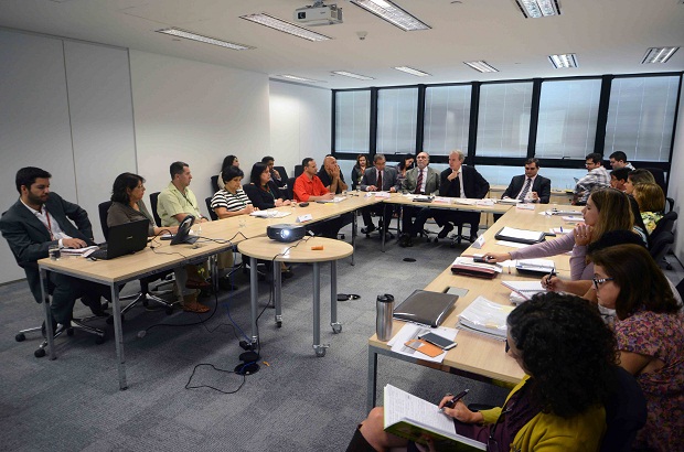 Representantes do governo e dos professores debatem proposta do Estado na Cidade Administrativa. Foto: Henrique Chendes/Imprensa MG