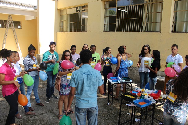 A interação entre alunos e professores foi intensa durante a Virada. Foto: Elian Oliveira/ACS-SEE