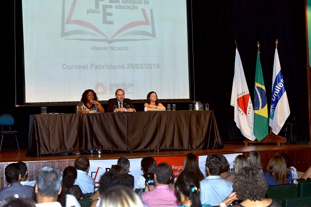 importância do financiamento da Educação foi um assunto destacado pela secretária. Foto: Carlos Alberto/Imprensa MG