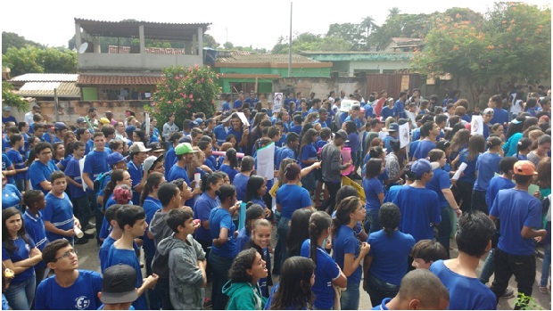 Passeata envolveu estudantes e comunidade da Escola Estadual Professora Geralda Eugênia da Silva.Foto: Arquivo da Escola 