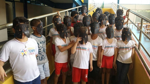 Na Escola Estadual José Gomes Junqueira alunos se mobilizaram para eliminar possíveis criadouros. Foto: Arquivo da Escola