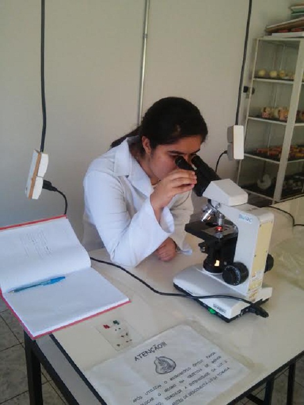Vanessa Aparecida Vasconcelos de Freitas é aluna da Escola Estadual Domingos Justino Ribeiro, em Mateus Leme, e é uma das representantes da rede estadual mineira na Feira. Foto: Arquivo da Escola