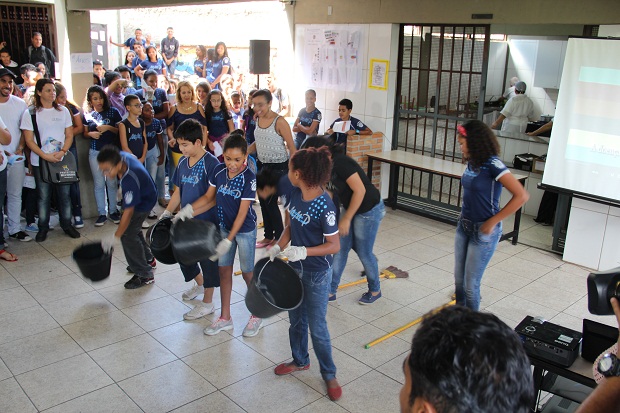 Apresentações foram resultado de estudos interdisciplinares sobre o Aedes Aegypti. Foto: Elian Oliveira/ACS-SEE