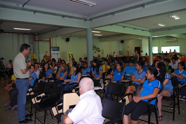  Além de aulas teóricas, os alunos também participam de visitas técnicas e criam suas próprias empresas.Foto: Arquivo da Escola 
