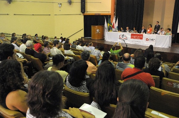 Sete Lagoas recebeu o segundo de uma série de encontros regionais que serão realizados no 1° semestre de 2016 para debater o Plano Estadual de Educação. Foto: Raíla Melo