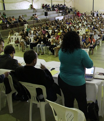Secretária Macaé Evaristo destacou a importância da mobilização na construção do Plano Estadual de Educação (PEE). Foto: Elian Oliveira/ACS-SEE