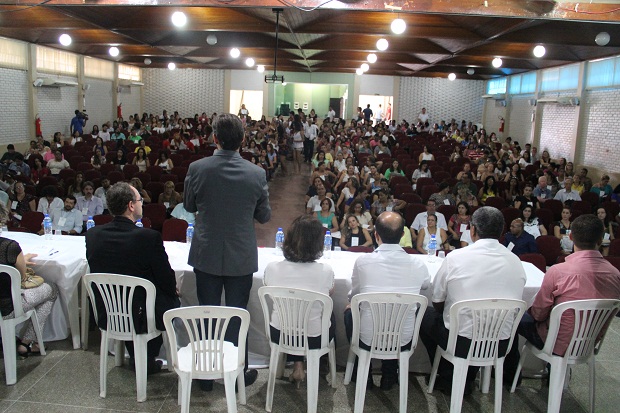 Encontro para discutir Plano Estadual de Educação reuniu mais de 300 inscritos em Montes Claros. Foto: Elian Oliveira/ACS-SEE