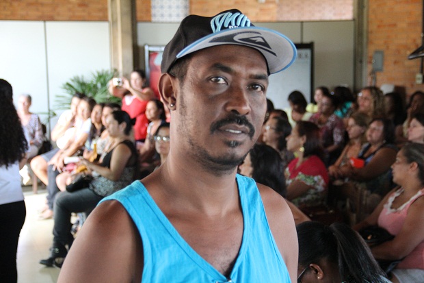 Wemerson, cozinheiro profissional, acredita ser muito útil projeto para cantineiros. Foto: Elian Oliveira/ACS-SEE