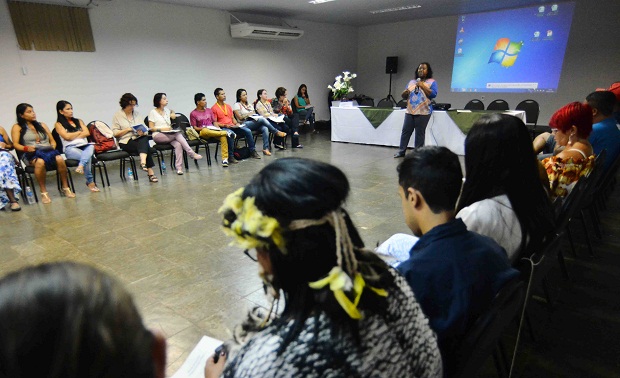 A secretária Macaé Evaristo participou da “I Reunião da Comissão Estadual de Educação Escolar Indígena”. Foto: Carlos Alberto Pereira - Imprensa SEGOV