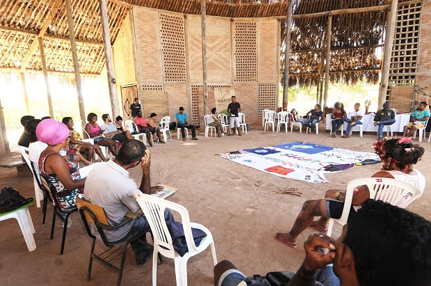 Educadores de comunidades quilombolas e indígenas participaram da oficina. Foto: Osvaldo Afonso / Imprensa MG