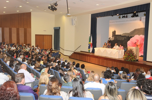 A secretária de Estado de Educação Macaé Evaristo participou da abertura do evento em Ouro Preto. Foto: Osvaldo Afonso / Imprensa SEGOV
