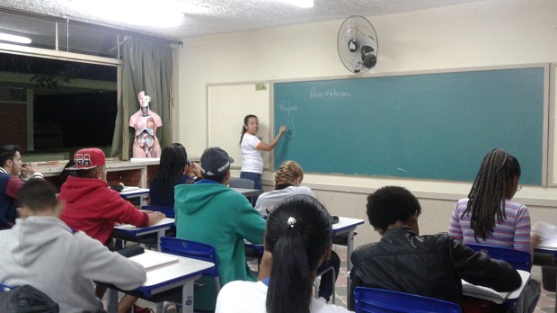 O novo mobiliário foi muito bem recebido pela comunidade escolar. Foto: SEE/Divulgação