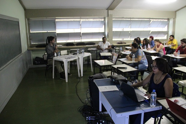 Grupos proporcionam aprofundar discussões sobre propostas ao PEE. Foto: Elian Oliveira/ACS-SEE