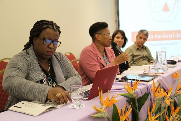 Durante encontro da EJA foram apresentados dados sobre alfabetização no país. Fonte: Elian Oliveira/ACS/SEE