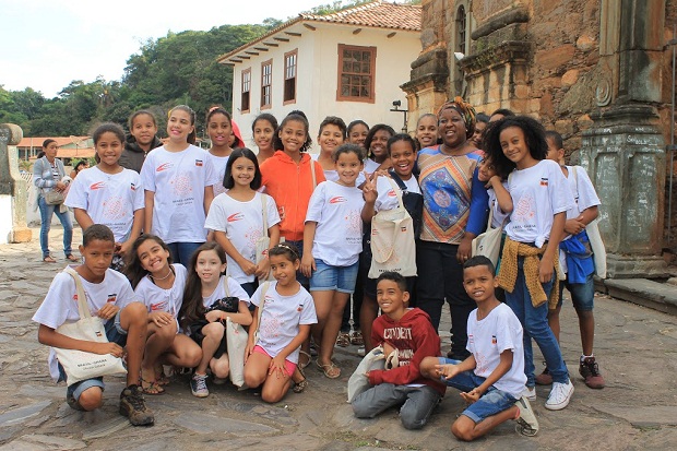 Secretária de Estado de Educação, Macaé Evaristo, participou de atividade do projeto realizada na praça principal da cidade. Foto: Geanine Nogueira ACS/SEE