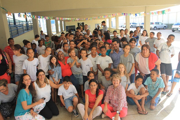 Na Escola Estadual Felisberto Alves Carrijo estudantes apresentaram os projetos de literatura para a secretária Macaé Evaristo. Foto: Geanine Nogueira/ ACS SEE