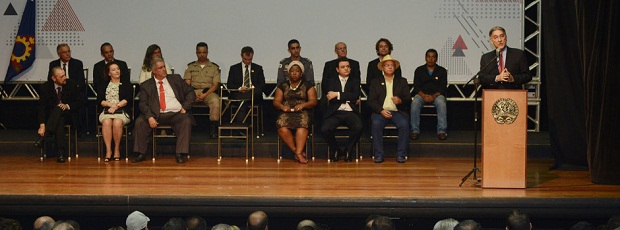 No evento, Pimentel também sancionou lei que autoriza a doação de um imóvel do governo estadual ao município, onde irá funcionar um centro de tratamento oncológico. Foto: Manoel Marques/Imprensa MG