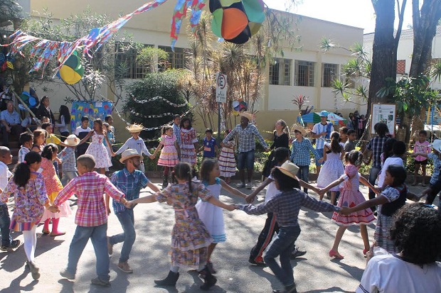 Comunidade escolar participou da festa junina promovida pela Escola de Helena. Foto: Divulgação