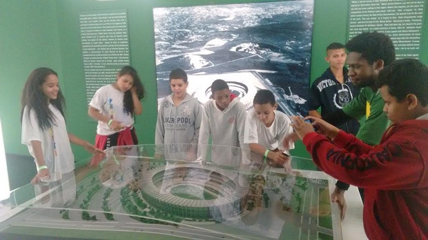 Alunos das Escolas Estaduais Padre João Parreiras Villaça e Melquíades Batista de Miranda tiveram a oportunidade de conhecer o estádio do Mineirão. Foto: Arquivo da Escola