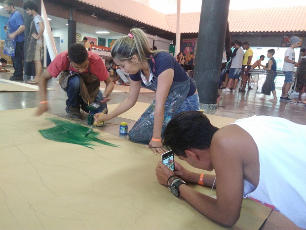 Estudantes que participaram da oficina de Foto e Vídeo fizeram a cobertura colaborativa das outras oficinas. Foto: Geanine Nogueira ACS/SEE