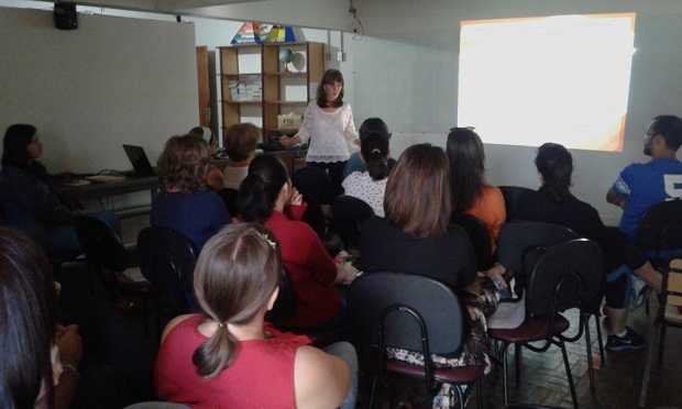 Encontro na Escola Estadual Honório Guimarães debateu o tema “Uma nova cultura de avaliação”. Foto: SRE de Uberlândia