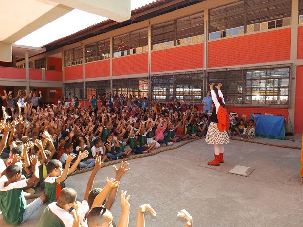 Durante a premiação do projeto, estudantes assistiram à uma apresentação teatral. Foto: Arquivo da escola