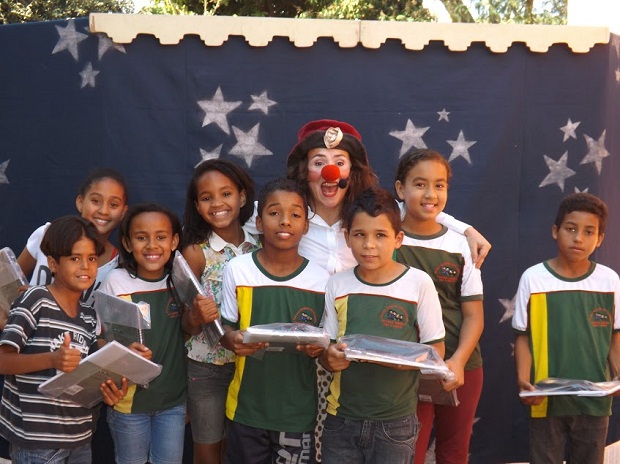 Além de receber medalhas, estudantes que se destacaram na leitura também foram premiados. Foto: Arquivo da Escola 