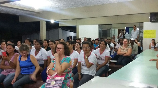 Educadores da Escola Estadual Monte Alegre de Minas discutiram sobre mudanças necessárias no ambiente escolar. Foto: SRE de Uberlândia